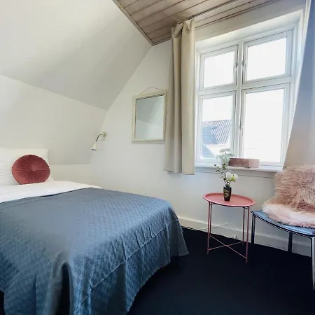 Aday - Spacious And Beautiful In The Center Of * Frederikshavn
